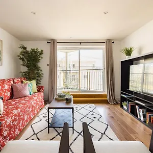 Apartment Wild Roses Service - East India, London